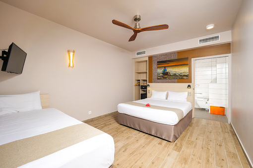 <b>Chambre Premium PMR - City Green ***</b><br>Insonorisation renforcée<br>Certification Haute Qualité Environnementale<br>Accès direct au niveau du patio<br><i>Capacité max : 3 adultes</i>